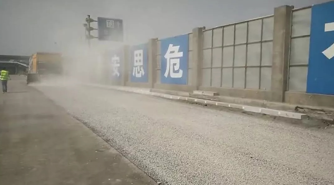 亿龙同步车助力西安机场、北京城郊路面建设